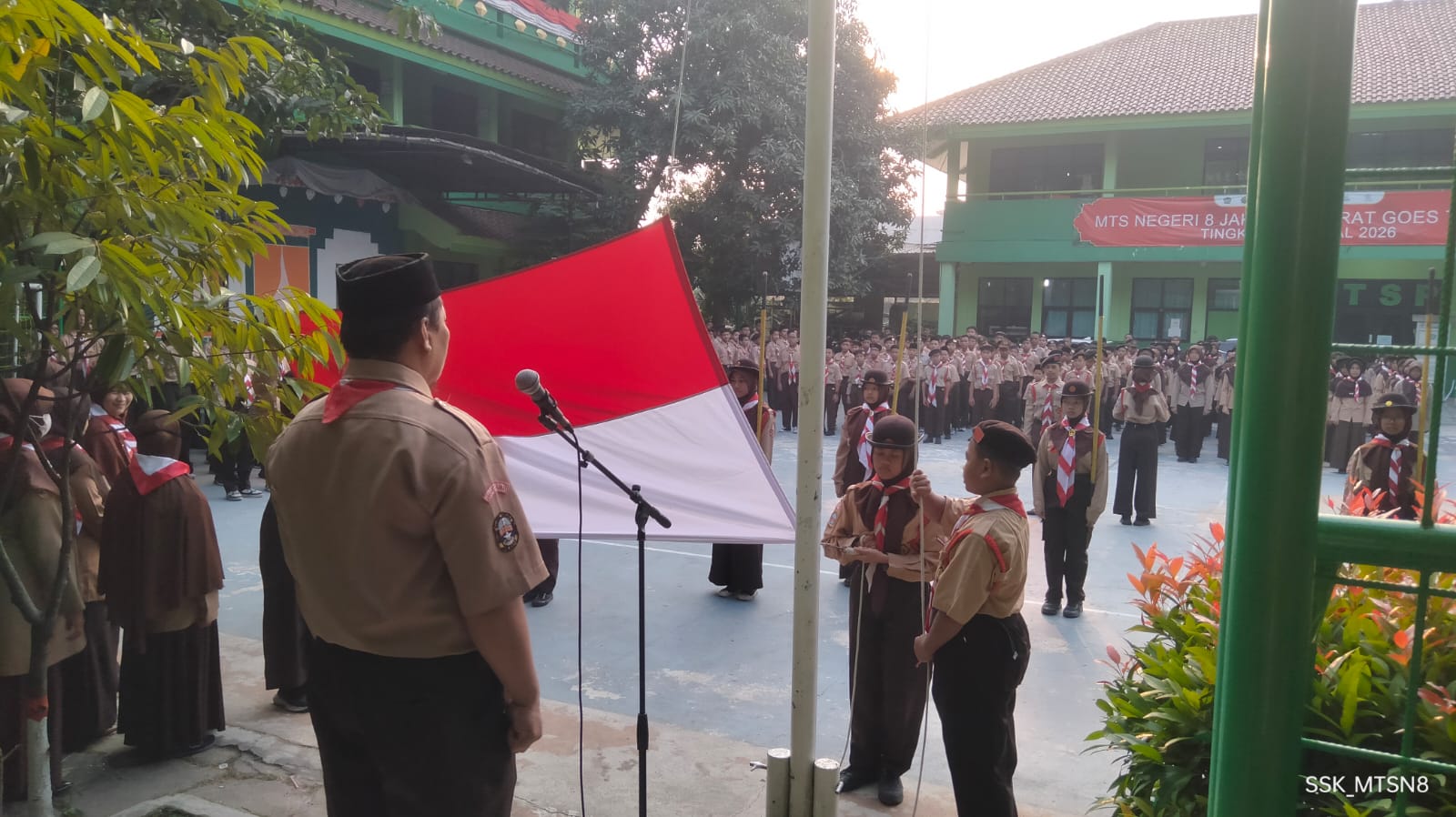 Upacara Peringatan Hari Pramuka ke-65 di MTs Negeri 8 Jakarta  Barat Berlangsung Khidmat